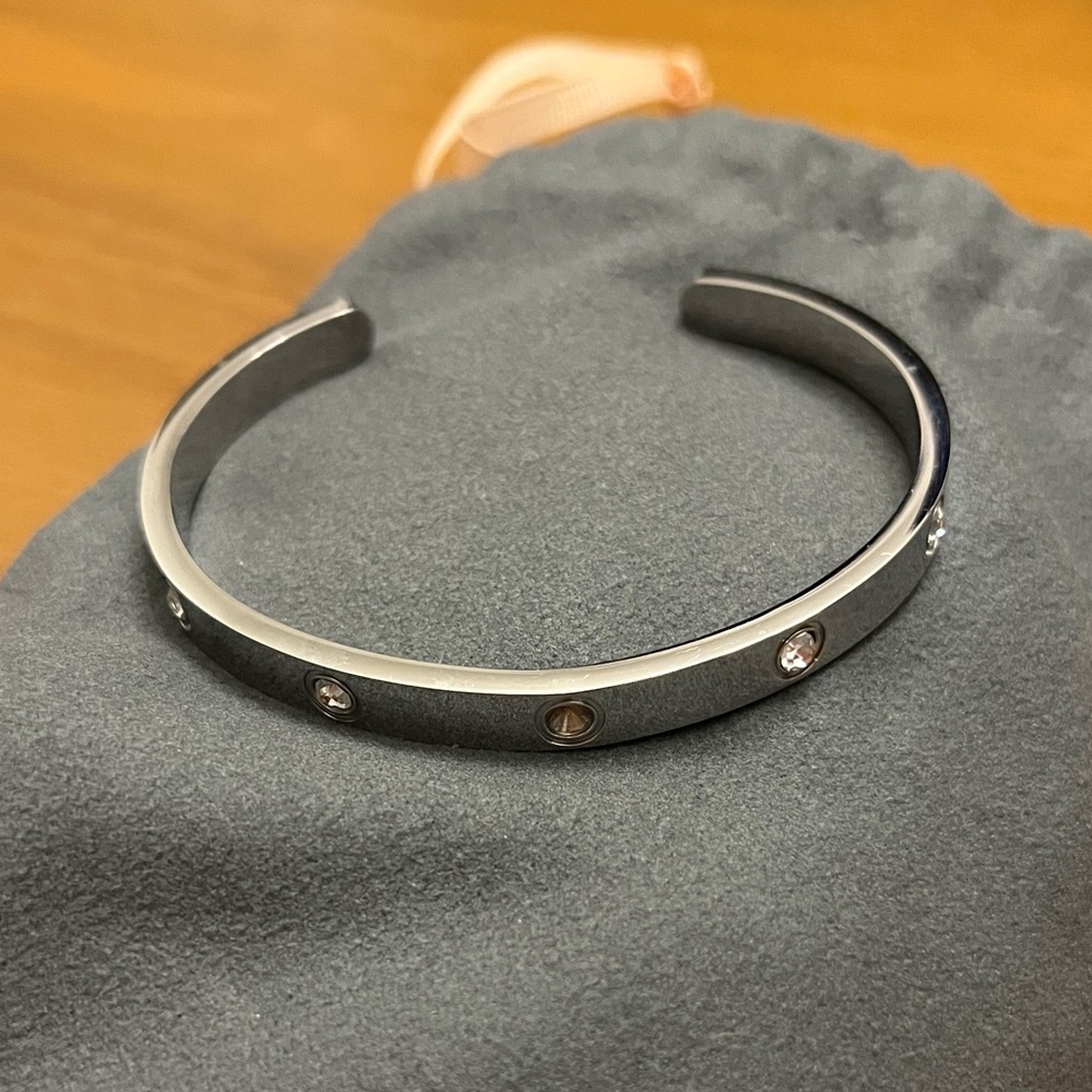 Elegant Silver Bracelet with Crystal Accents